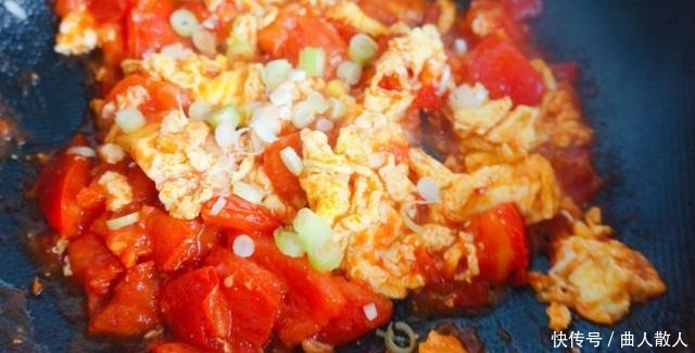 西红柿炒鸡蛋是先炒西红柿还是先炒蛋原来顺序不对,难怪不好吃