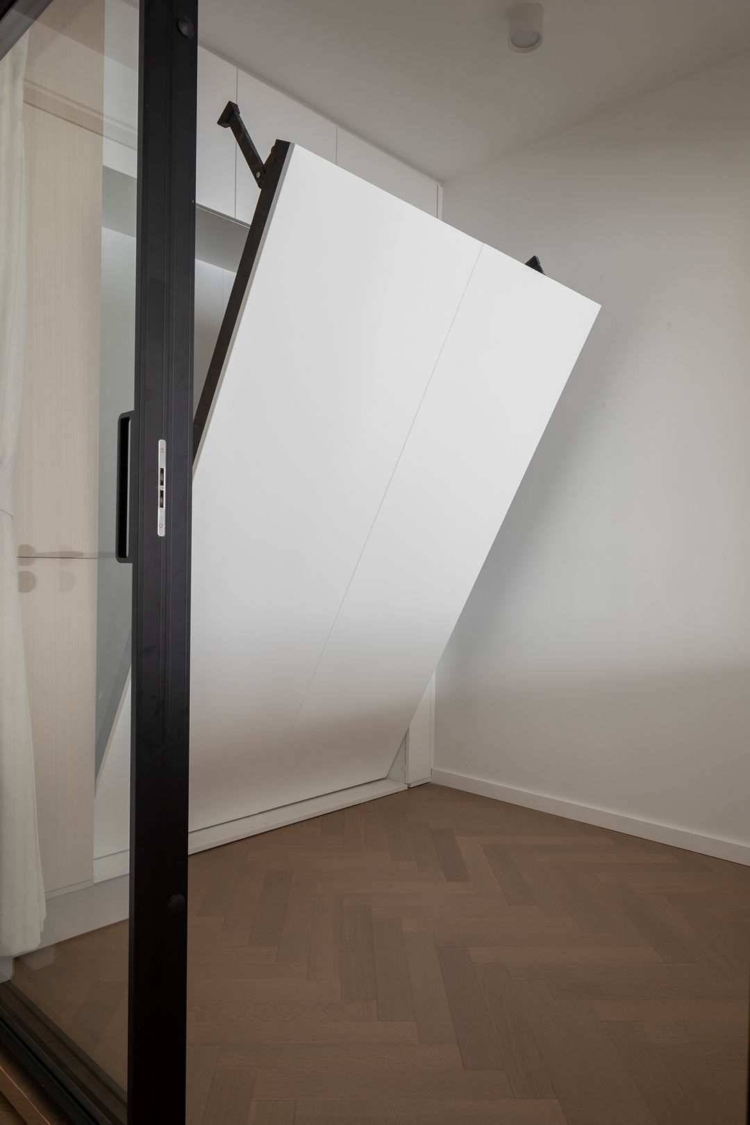 玻璃窗|他家仅60㎡,却通过6处“神设计”让空间倍增,实用性不输大户型