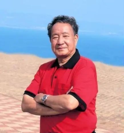 陈老|他是福建省书协主席，用笔苍劲有力，洒脱豪放，瘦硬有神！