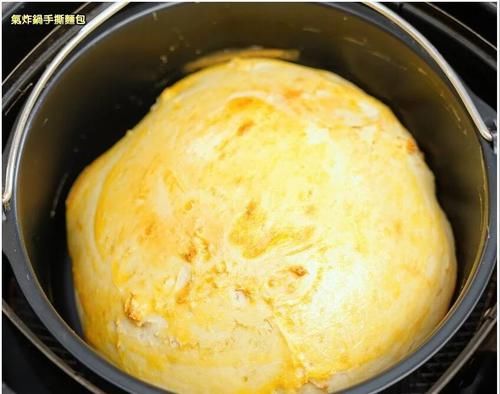  早餐手撕面包的做法，不用加水，不用烤箱，出锅香甜柔软还拉丝