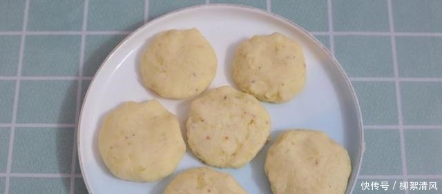 自从学会土豆此做法,女儿三天两头就想吃,刚出锅就抢着吃,特香
