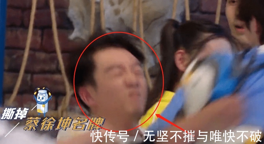 鄭愷|鄭愷秒撕蔡徐坤名牌,我卻關注蔡徐坤被撕后的舉動,細節暴露人品