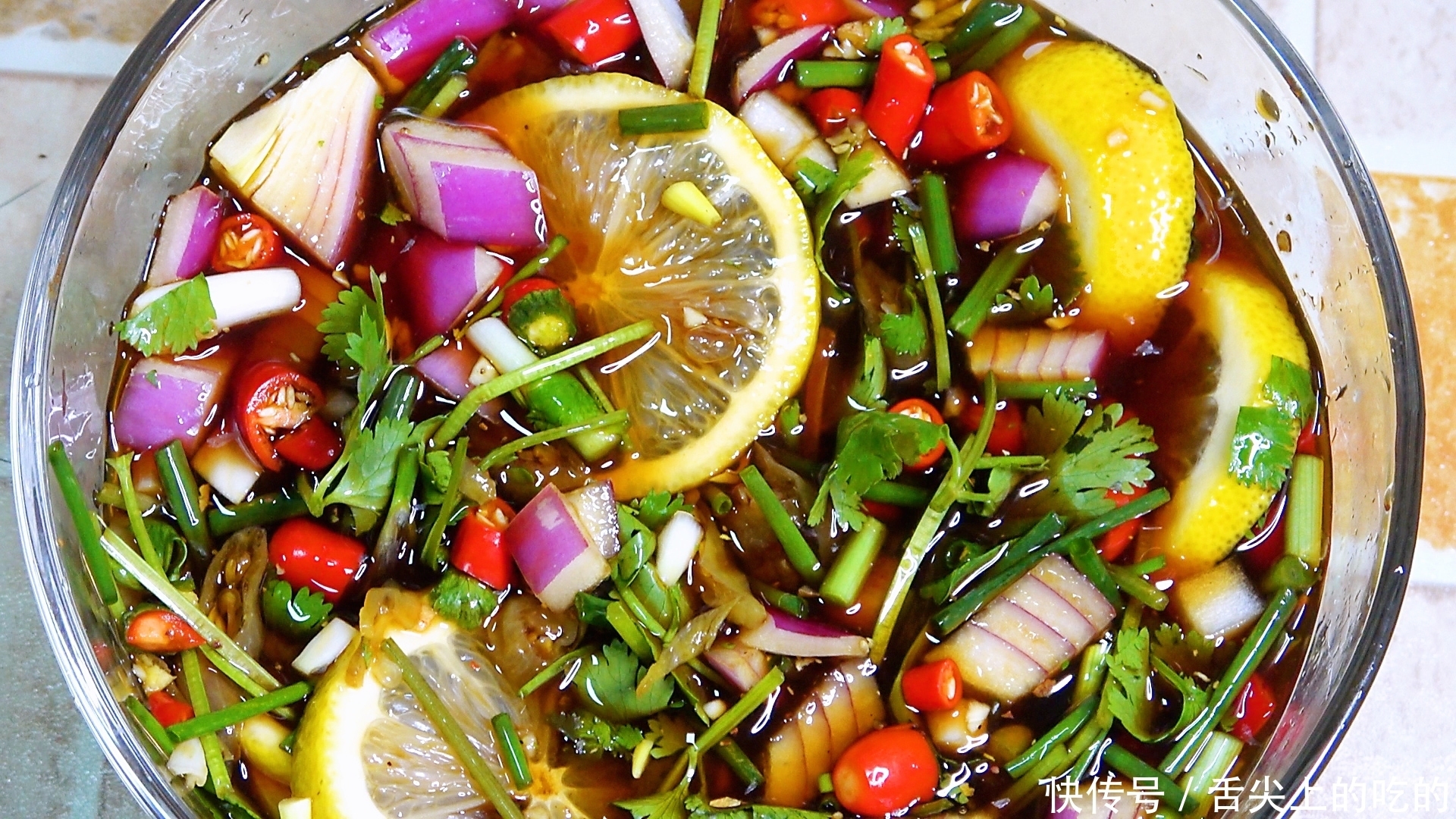 鸡爪去骨新方法,一根牙签就搞定,简单快速又完整,真实用