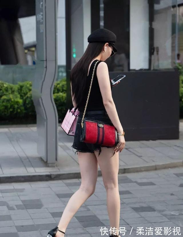 美丽姑娘 用打底裤穿出高贵冷艳风，宛若美丽姑娘那绽放的青春，简约美观