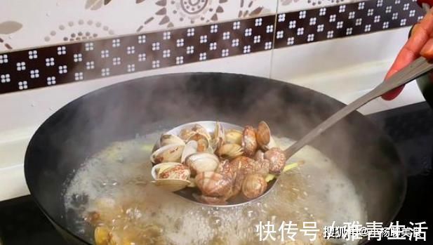 鲜嫩|炒花蛤，一定不能直接焯水，海边人多加一步，花蛤鲜嫩无沙无腥味