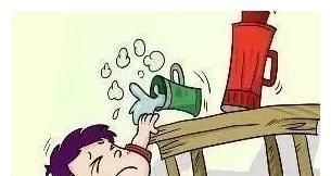 家长|3岁男童掉入油锅,原因竟是一次“玩笑”,家长还不引起重视