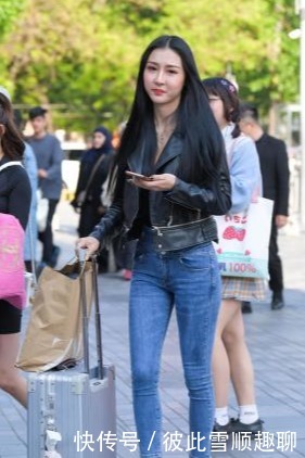 这样的微胖女孩带回家，爸爸绝对很喜欢，真想把她带回老家涨涨脸