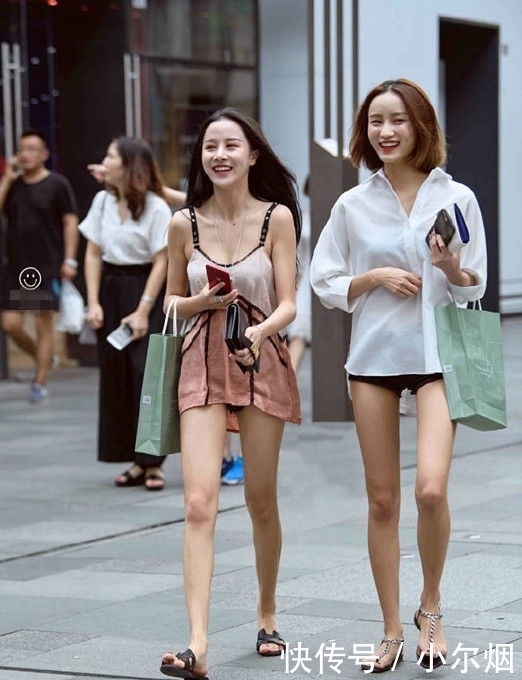 杀伤力|比起衬衫的“透”,吊带更有杀伤力!连拖鞋都在疯狂暗示