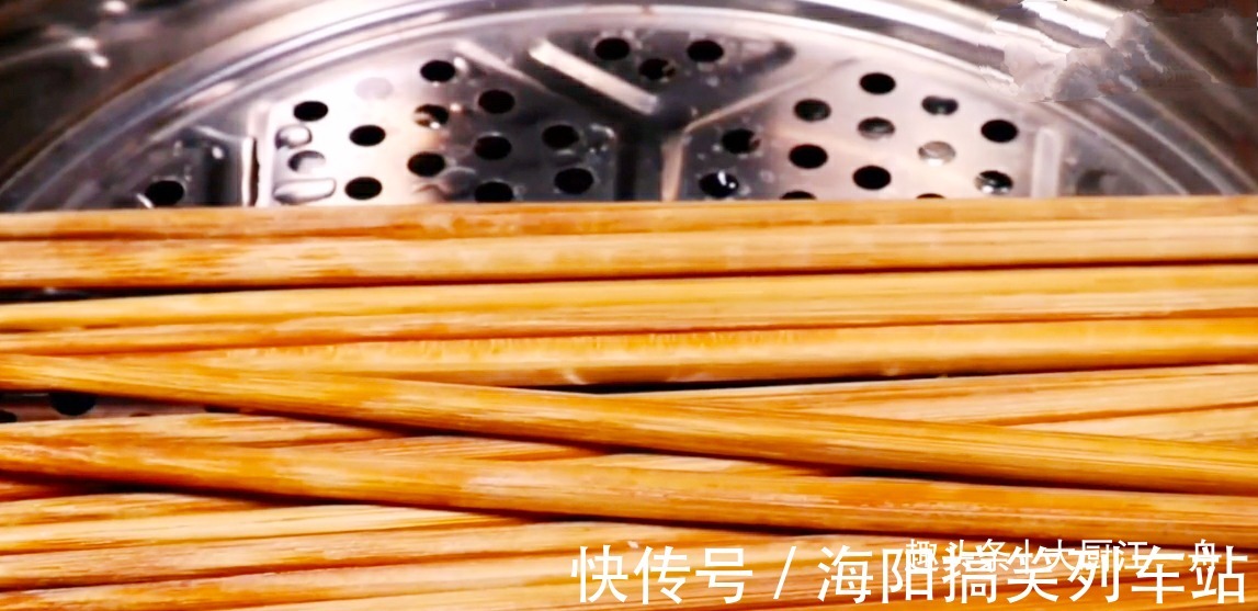 家中的筷子,用水煮已经过时了!大厨教你这样做,干净快速又卫生