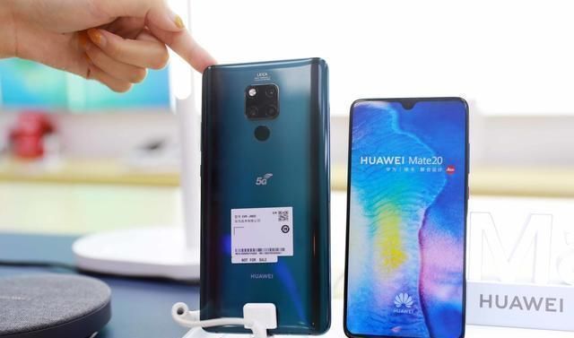 |搞笑:丈夫临走前对妻子恋恋不舍,却发现其实自己早就被绿了