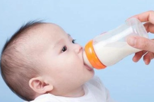 宝宝|劝告家长宝宝不到2岁,尽量别喂4种辅食,容易积食还不长个!