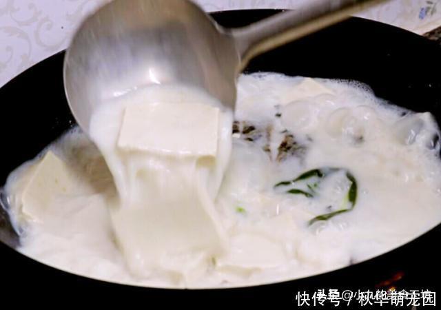 不管煎什么鱼,千万不要直接下锅,多加这一步,鱼不粘锅更鲜嫩