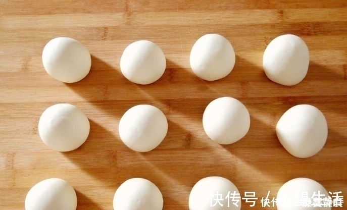 馒头店老板:发面别用酵母白糖,多加一样东西,10分钟发一大盆!