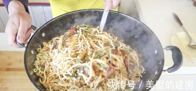 面条|白菜别再炒着吃了，这样简单一做，比吃肉还香，上桌瞬间就扫光