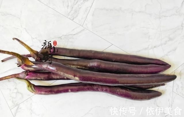 好吃|教你茄子的新吃法，香辣开胃，比炒的好吃10倍，比吃肉还过瘾