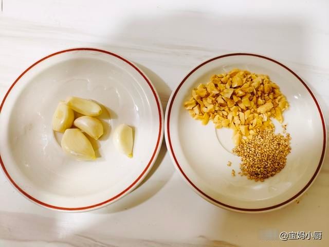 豆腐新做法,多一步变成了吃不起的样子,调个汁一拌,入口贼香