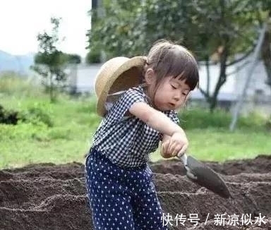 小m|人类幼崽有多可爱?这坑娃的妈给女儿拍了近千张“丑照”