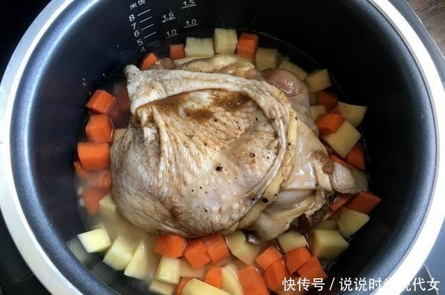 电饭锅|孩子放学直喊饿,做个好吃的电饭锅焖饭,简单省事又好吃