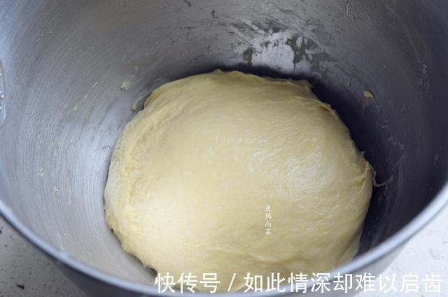 老式面包，放三天还香浓柔软，手撕着吃，配方很贵，适合家庭做