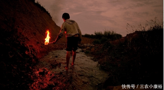 五更|一更人, 二更锣, 三更鬼, 四更贼, 五更鸡, 反映了过去农村真实的生活