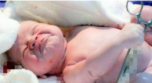 刚生完娃那一瞬间啥感觉？宝妈们的回答让人笑趴，网友：太生动了