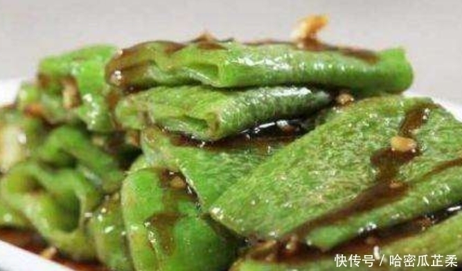 做虎皮青椒,第一步不是倒油大厨教你做法,快速起虎皮,更入味