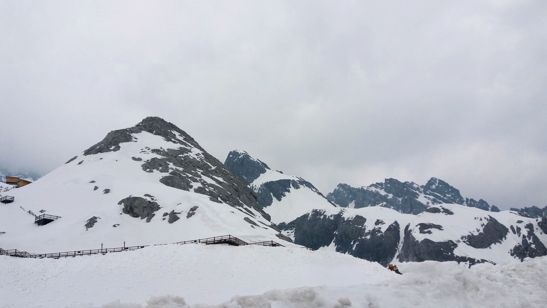 玉龙雪山，好似浑然天成的风景画