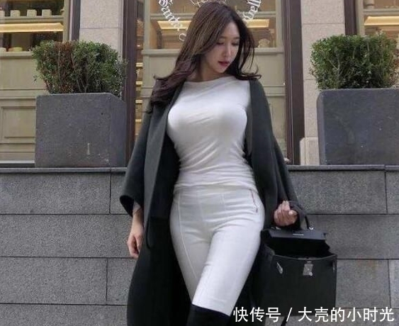 身姿|紧身打底裤美女,拥有纤细大长腿,苗条又性感,大好身姿很是夺目