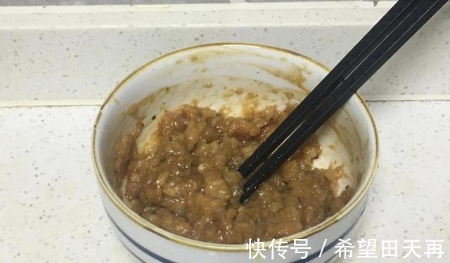 菜梗|7月，这碱性蔬菜可多吃，2块钱买1大捆，去叶留菜梗一炒，真爽脆！