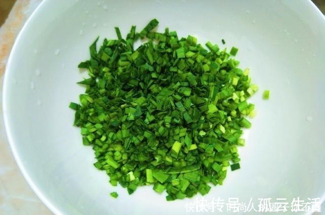 韭菜饺子|做韭菜馅饺子时,容易出汤又烂皮,教你1招,饺子不破皮更好吃