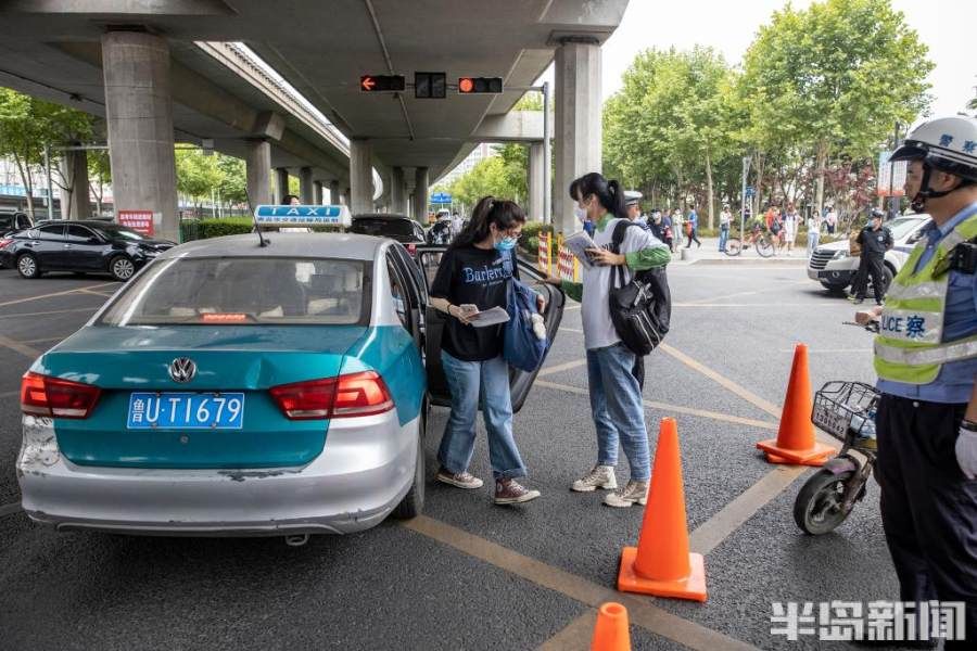 我们能行！考生谢绝父母陪伴与同学相约赴考