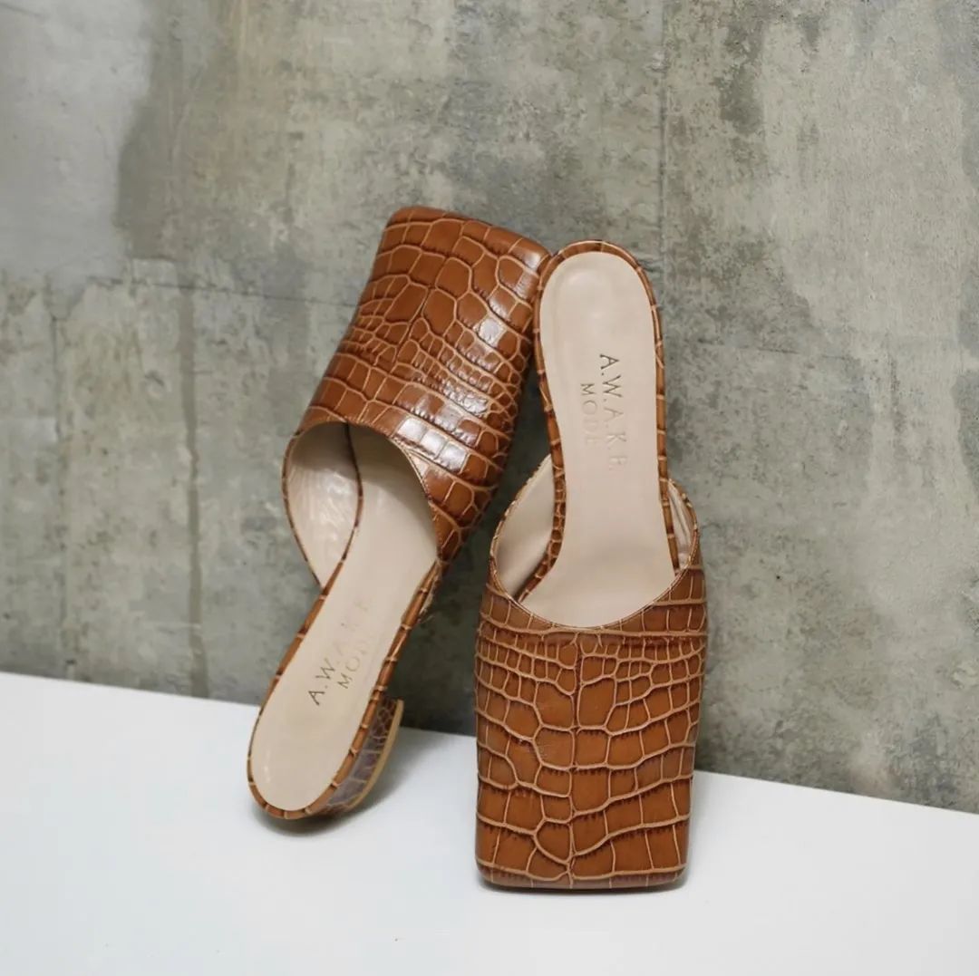 时髦|这个秋冬,让鞋子时髦起来的秘诀竟然是“变方”