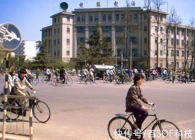 老照片_80年代的云南邮电大楼,上海成都饭店,苏州山塘河  第1张