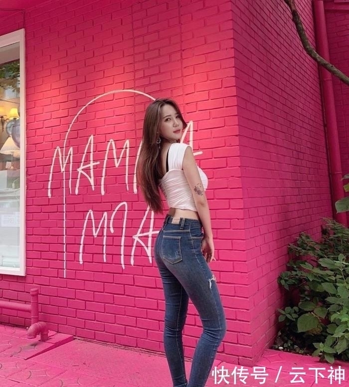 看不腻的牛仔裤,让小姐姐们变身时尚“性感女神”