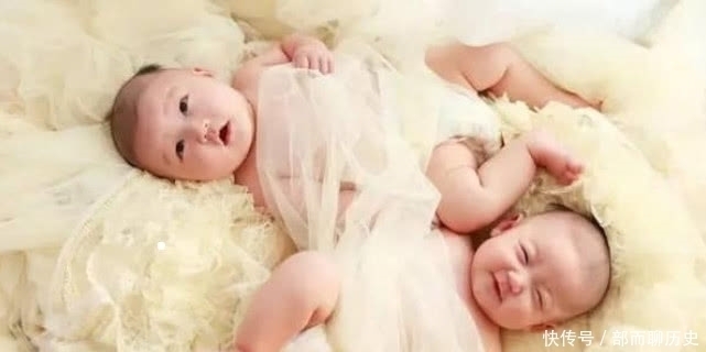 双胞胎|宝妈生产动用十几名妇产医生,喜获四胞胎,医生看到性别时笑了!