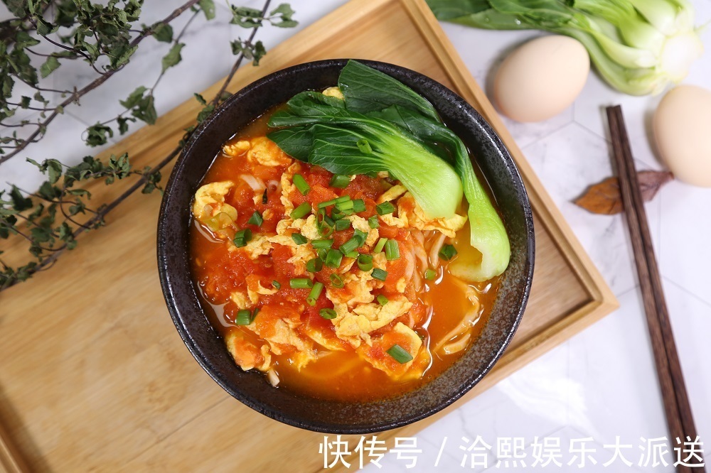 做法超简单的西红柿鸡蛋面,爽滑筋道,美味可口,老少都爱吃