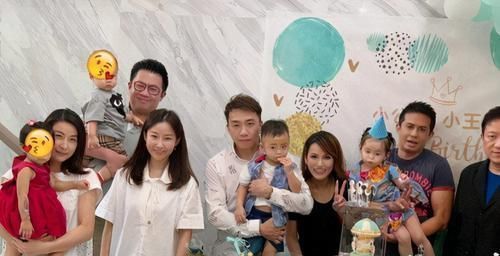 孟晚舟|郭晶晶难得时髦一回,学孟晚舟针织衫披肩头,挑染红发更抢眼