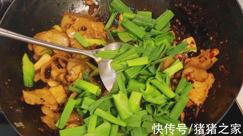 餐馆炒的回锅肉为什么那么好吃?方法很简单,肉片干香肥而不腻