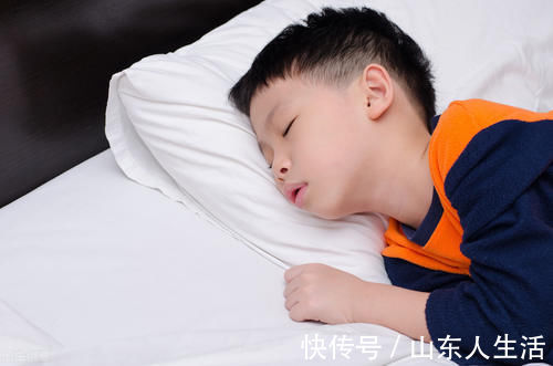 钙质|真正补钙的不是牛奶,多让孩子吃些,补钙促发育,身高猛窜一头