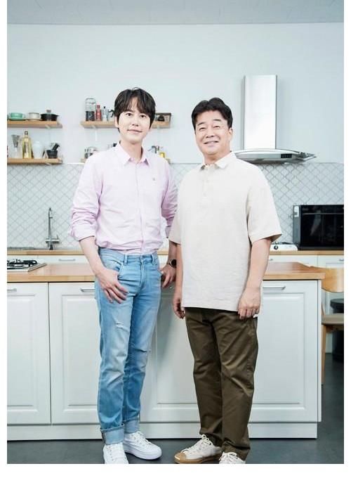 圭賢|Superjunior成員圭賢攜手白宗元出席電視節(jié)目發(fā)布會