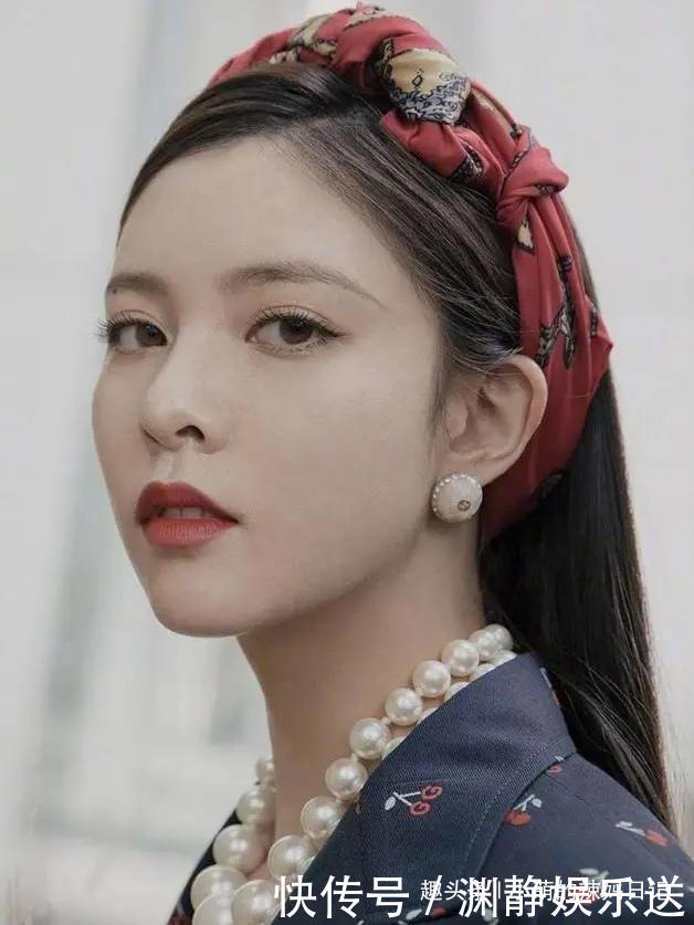 女人不管奔几，尽量少戴这5种“饰品”，显廉价没气质还很掉价