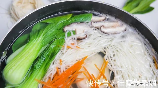 压面机|早餐喜欢吃面条的一定要收藏,教你简单做一碗清汤面,色香味俱全