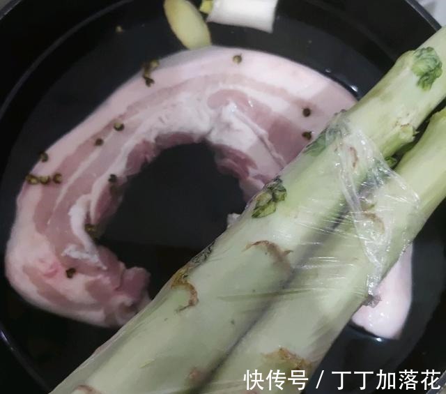 莴笋炒五花肉|莴笋炒五花肉！