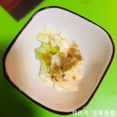 用这个技巧做满足你的胃—酸汁土豆片，味道好吃极了