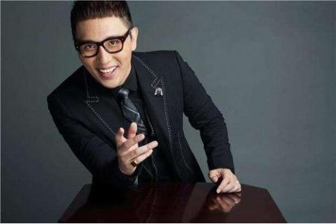 華少的毀滅史:從“藍(lán)臺(tái)一哥”到“過街老鼠”,他經(jīng)歷了什么?