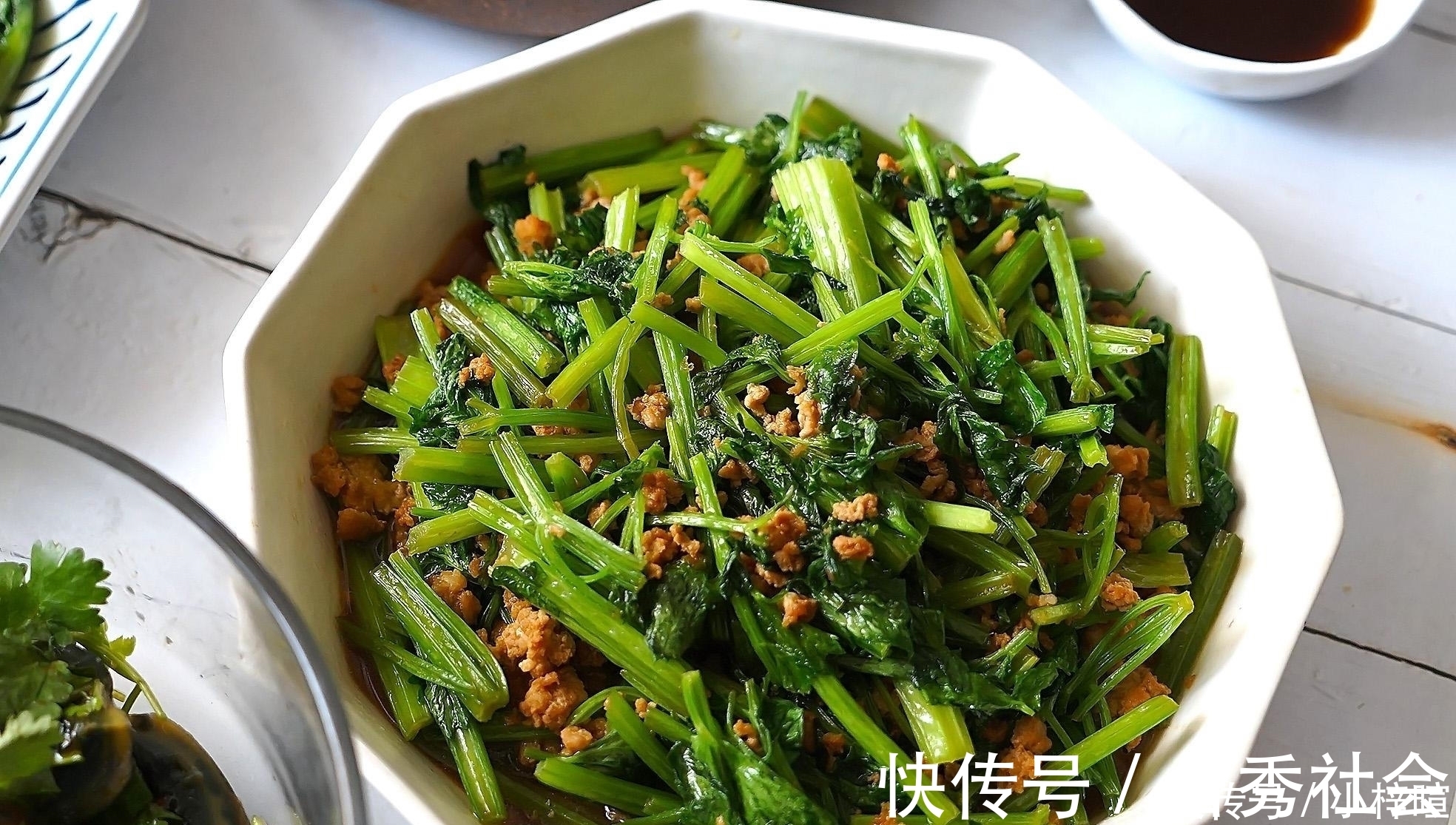 吃腻|过完年,大鱼大肉吃腻了,一家三口在家简简单单的吃,真舒爽