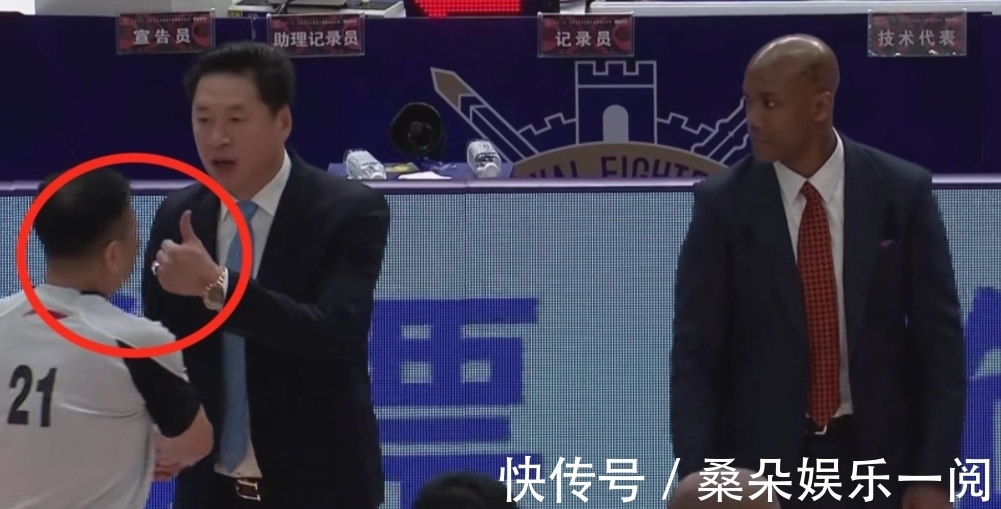 伯格|对骂!拒绝握手!李春江和马布里对决,事实证明,落后只能挨打