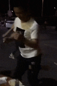 |搞笑GIF:公园里的健身器材已经被大妈们玩坏了