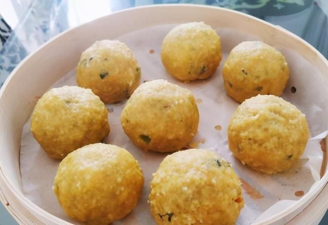 发胖|最近,我迷上了吃这饭,玉米面裹一圈,暄软馅香,营养足不发胖