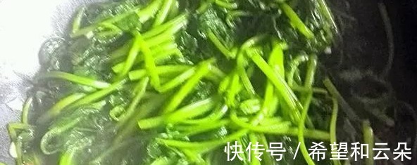 性价比|秋季性价比最高的菜,1元1大把保护视力还养人,简单一炒就美味!